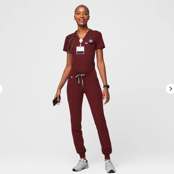 FIGS Casma 3-Pocket Scrub Top and Zamora Jogger Scrub Pants in Maroon size Small - Picture 1 of 3